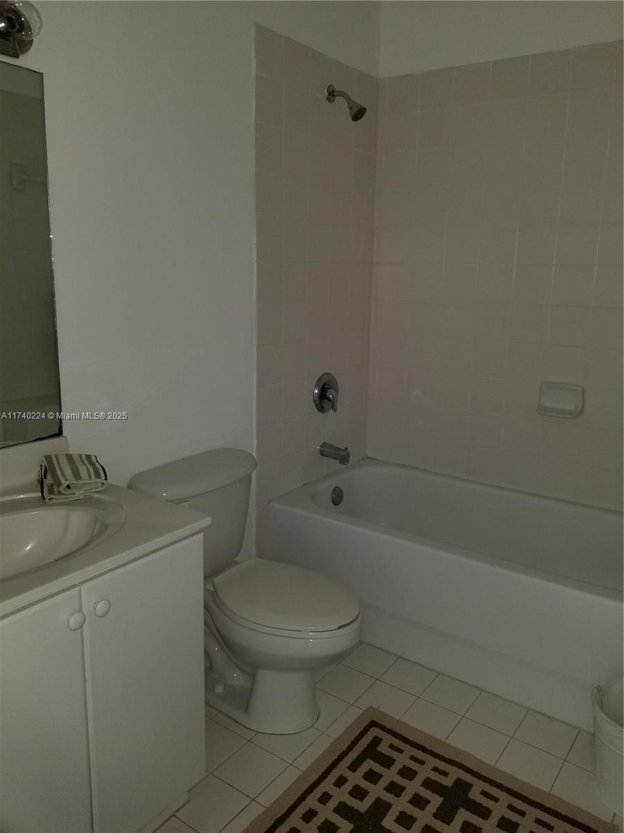 THE COURTS AT BAYSHORE II - Residential