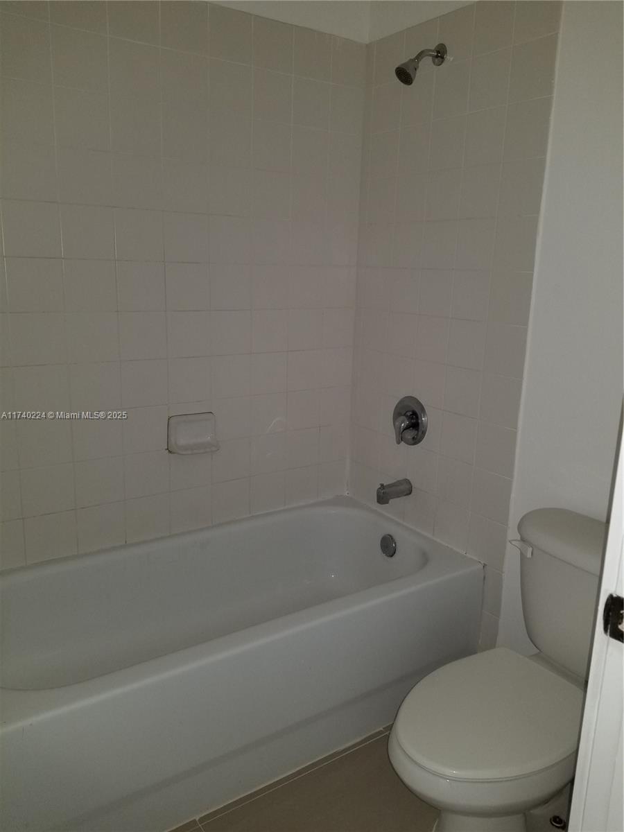 THE COURTS AT BAYSHORE II - Residential