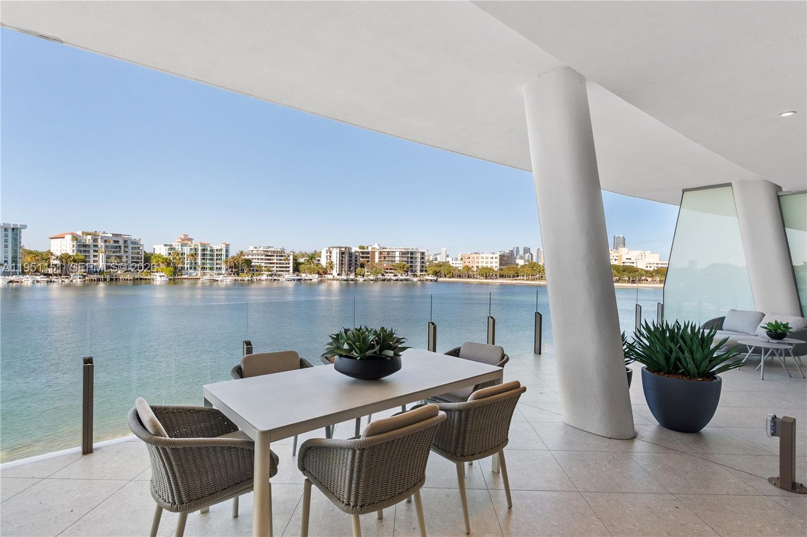 Vita Grove Isle - Residential