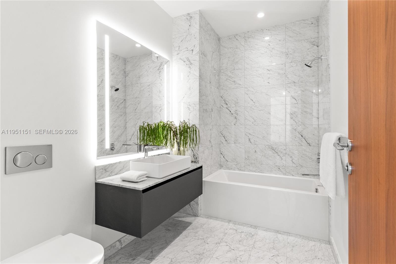 Vita Grove Isle - Residential