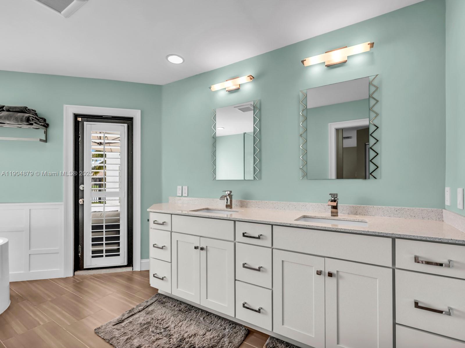 COUNTRY ISLES - Residential