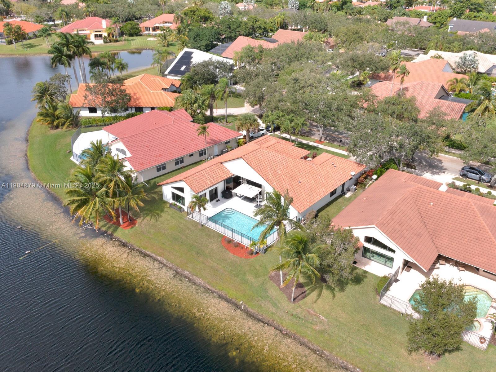 COUNTRY ISLES - Residential