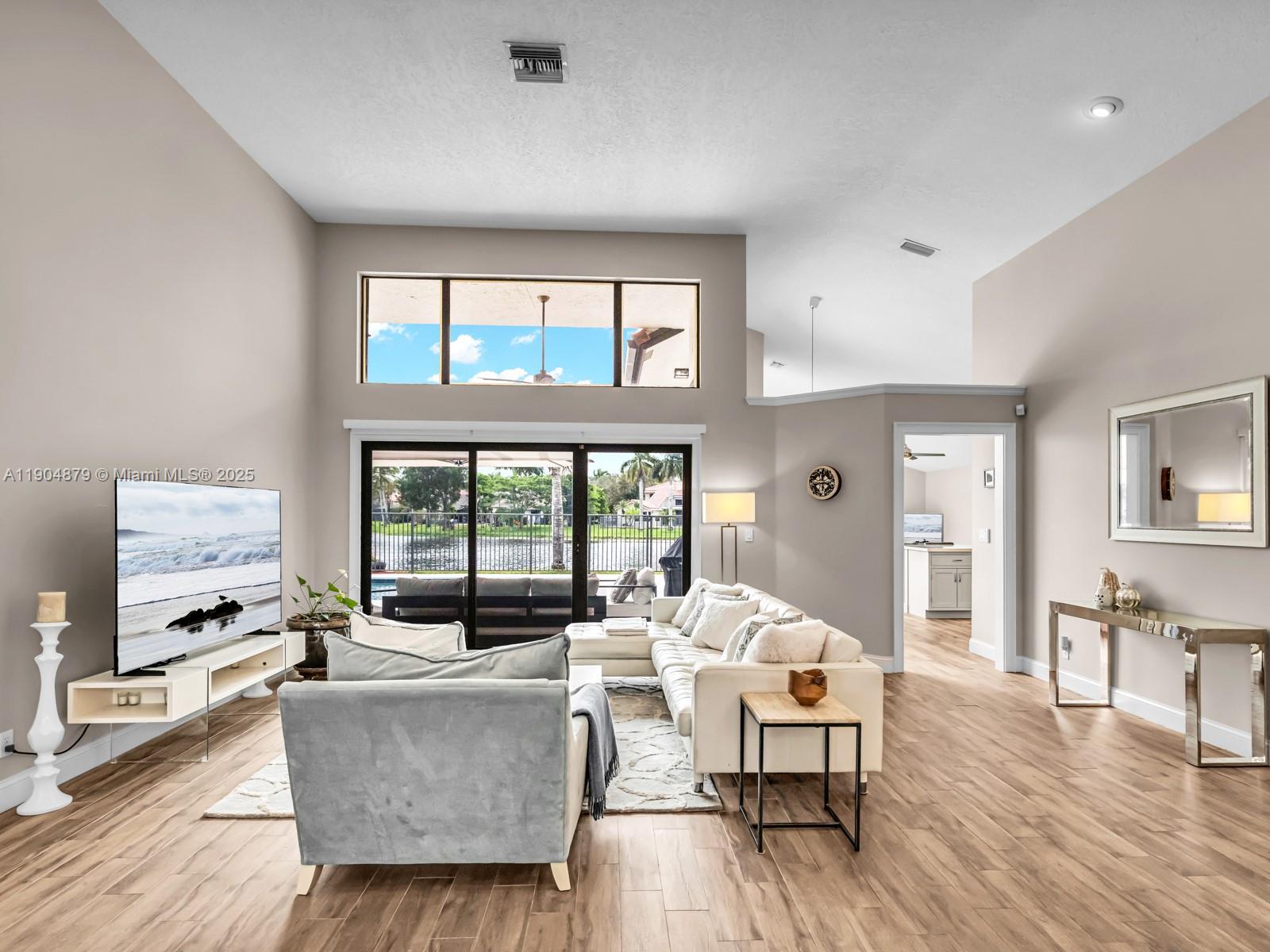 COUNTRY ISLES - Residential