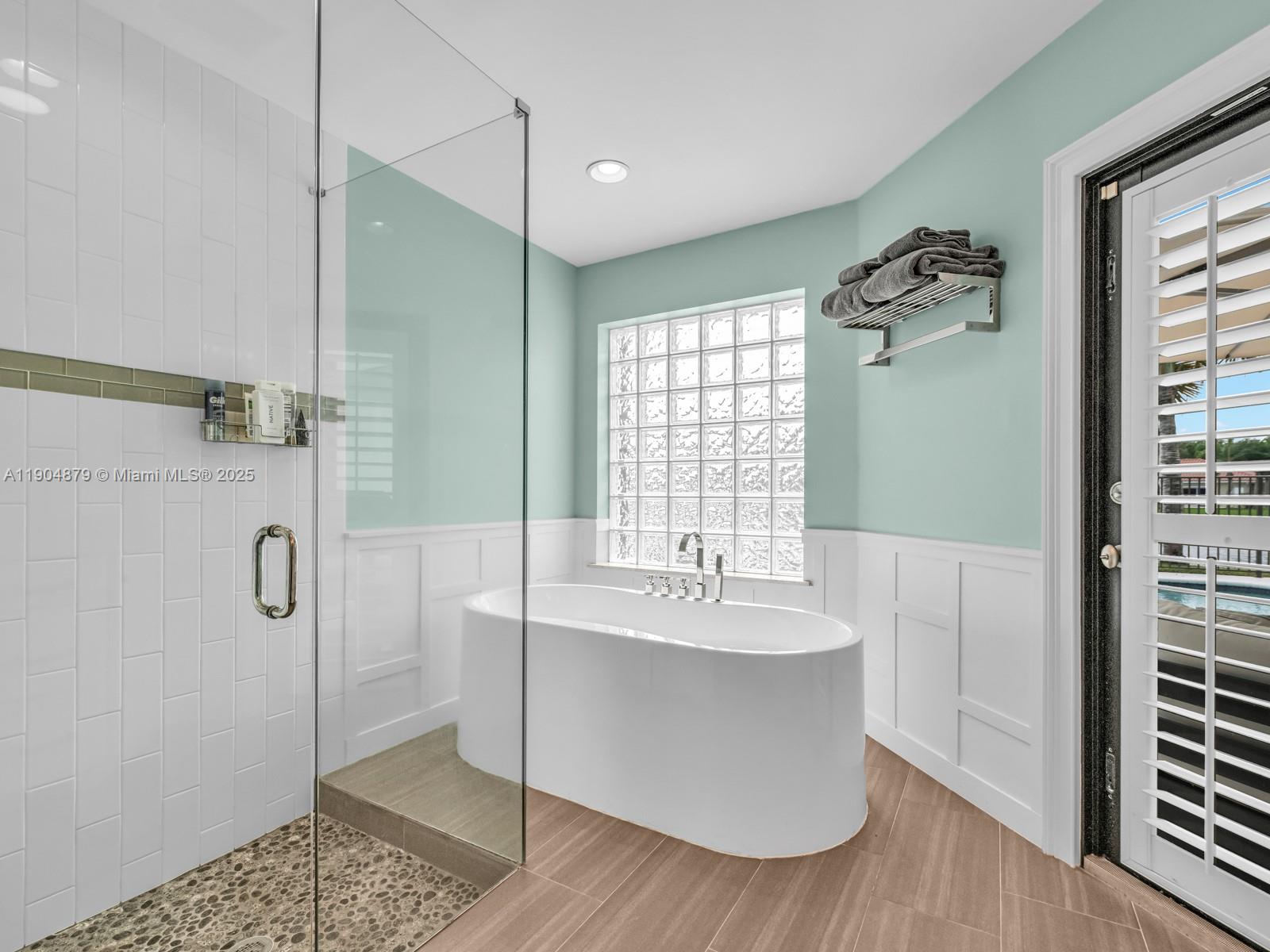 COUNTRY ISLES - Residential