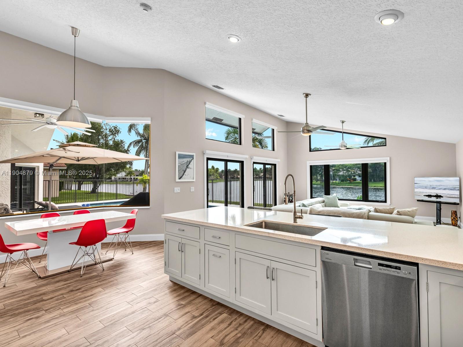 COUNTRY ISLES - Residential