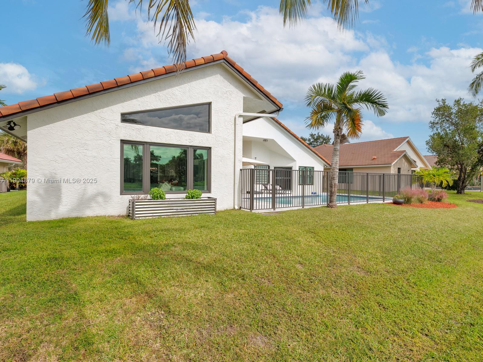 COUNTRY ISLES - Residential