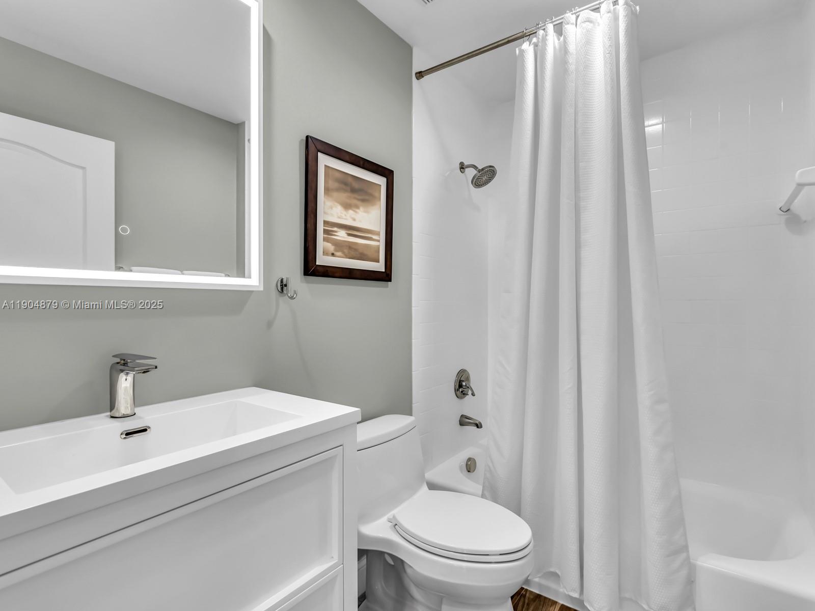 COUNTRY ISLES - Residential