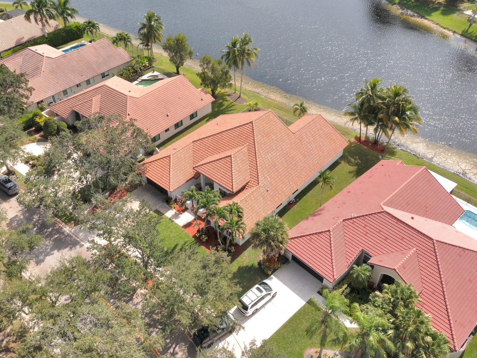 COUNTRY ISLES - Residential