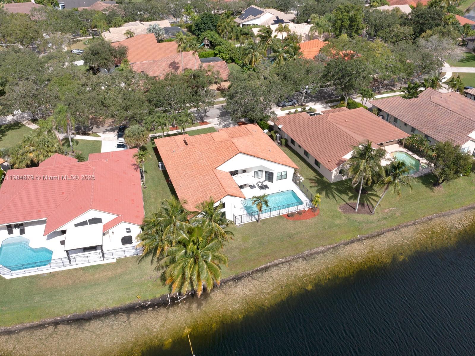 COUNTRY ISLES - Residential