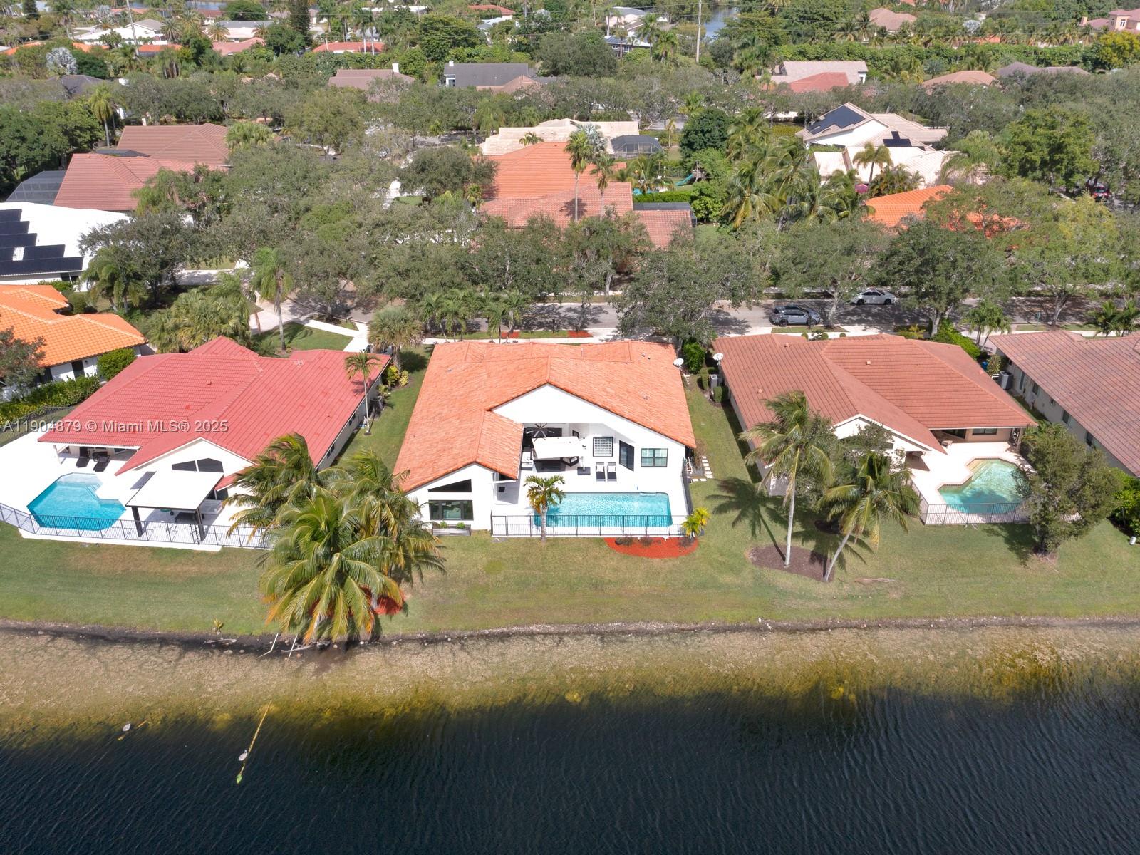 COUNTRY ISLES - Residential