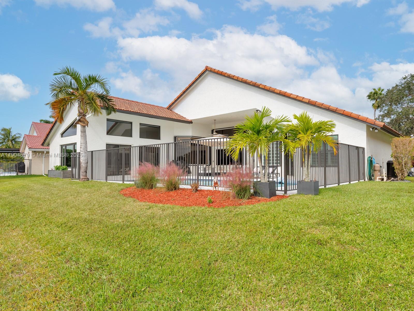 COUNTRY ISLES - Residential