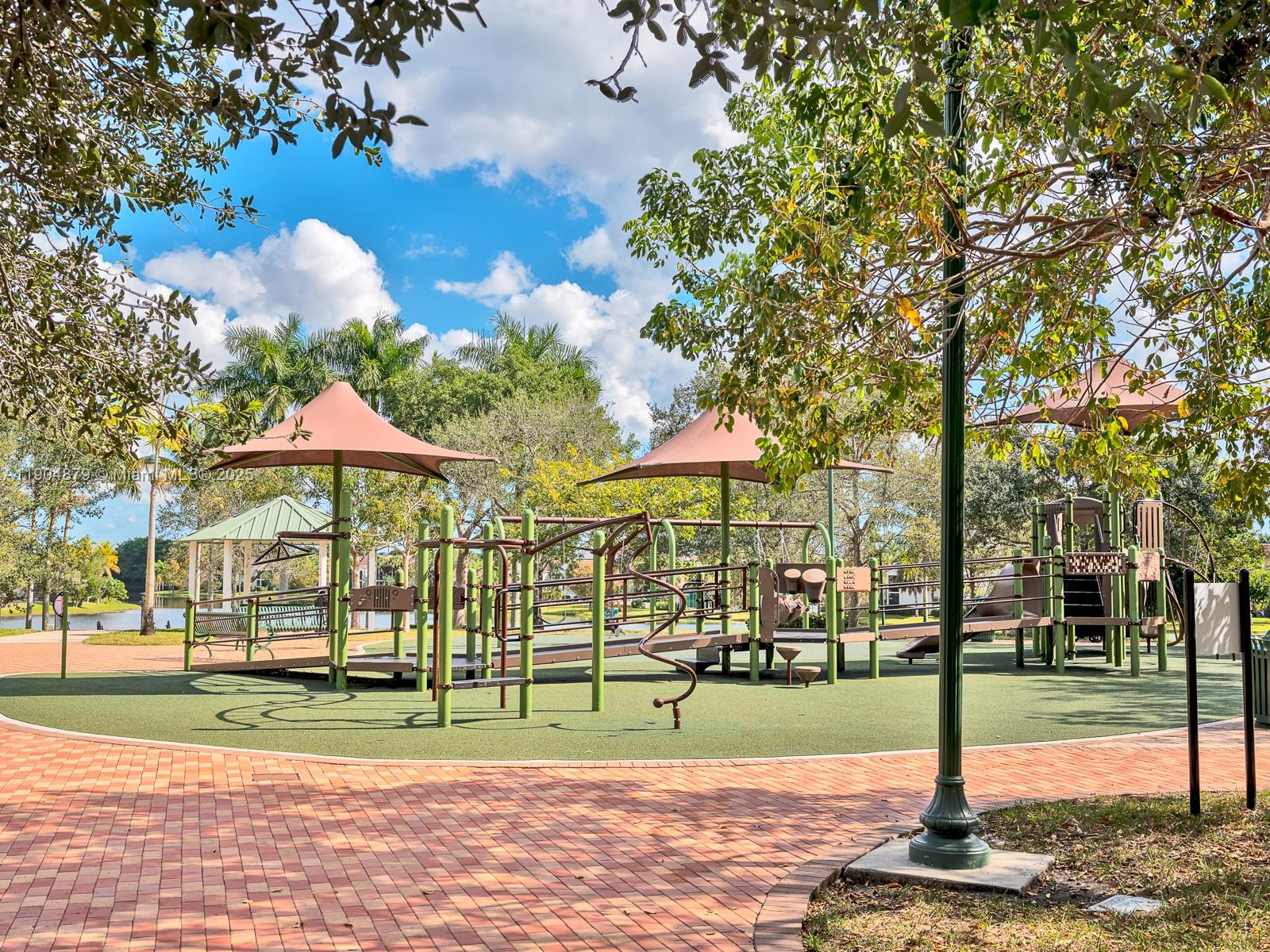 COUNTRY ISLES - Residential