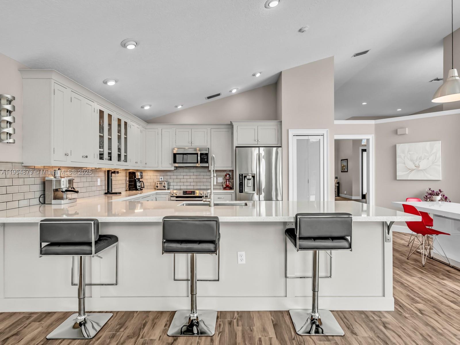 COUNTRY ISLES - Residential