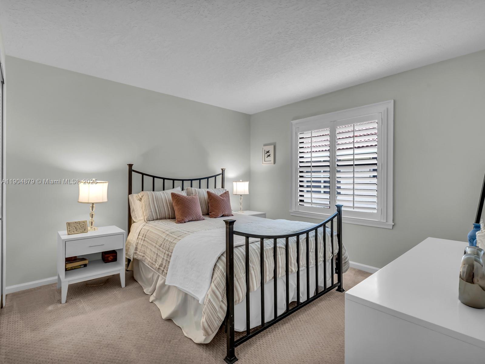 COUNTRY ISLES - Residential