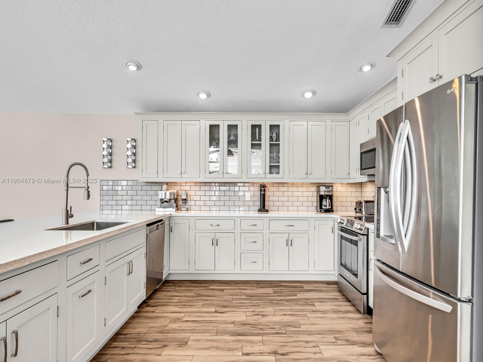 COUNTRY ISLES - Residential