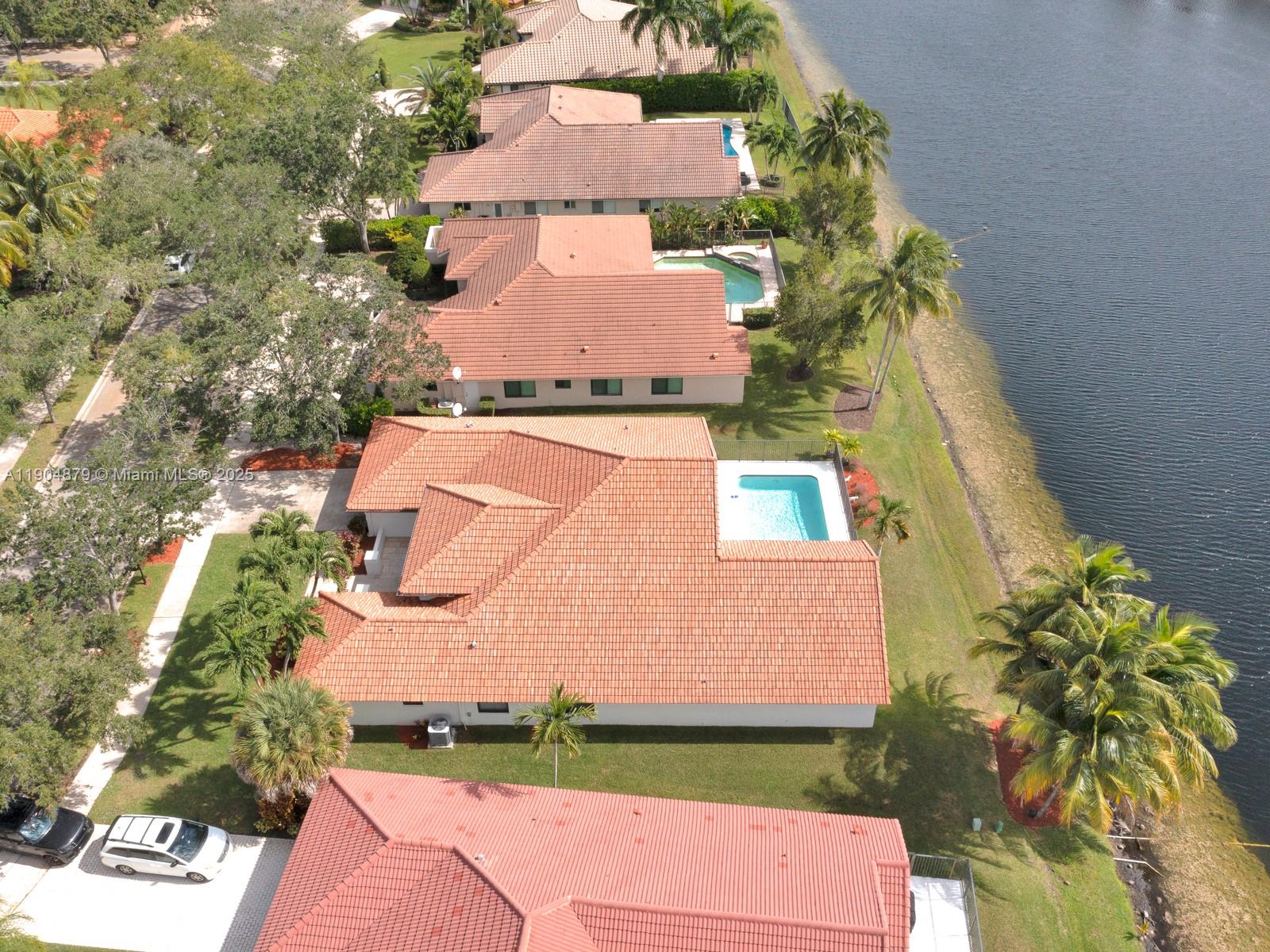 COUNTRY ISLES - Residential