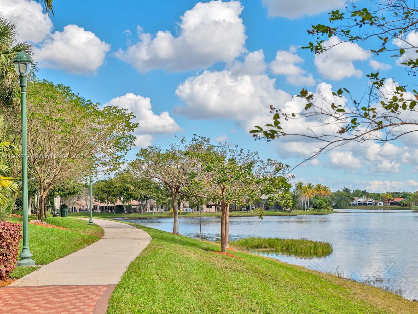 COUNTRY ISLES - Residential