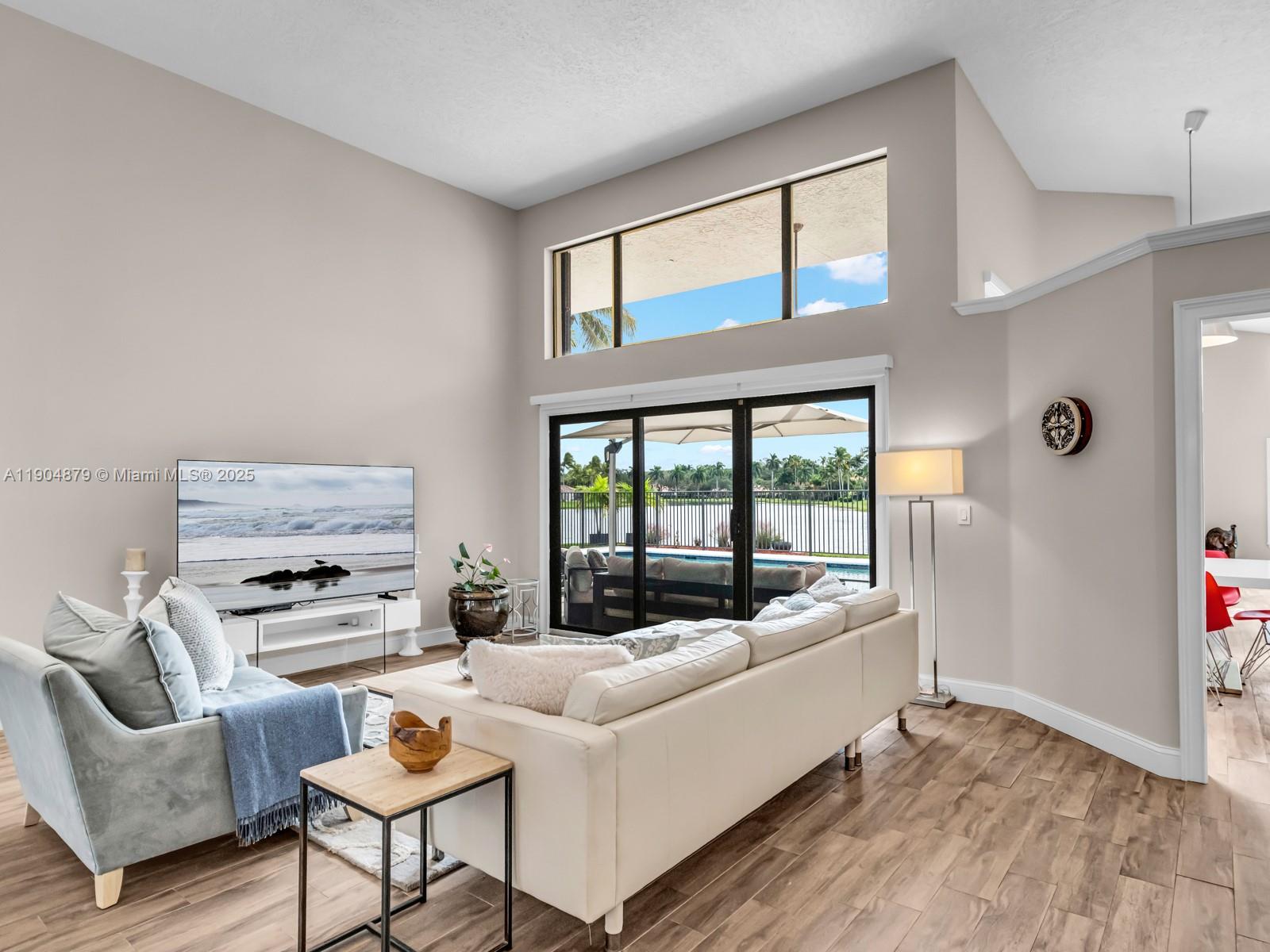 COUNTRY ISLES - Residential