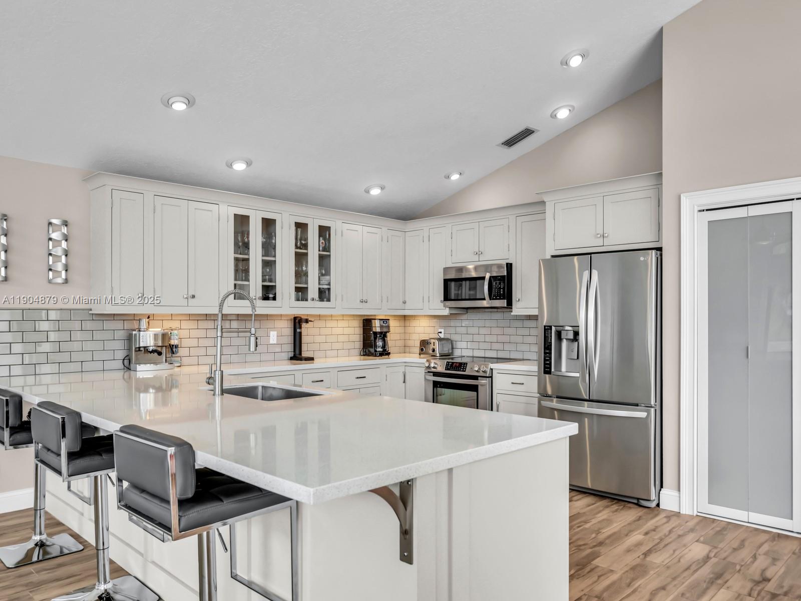 COUNTRY ISLES - Residential