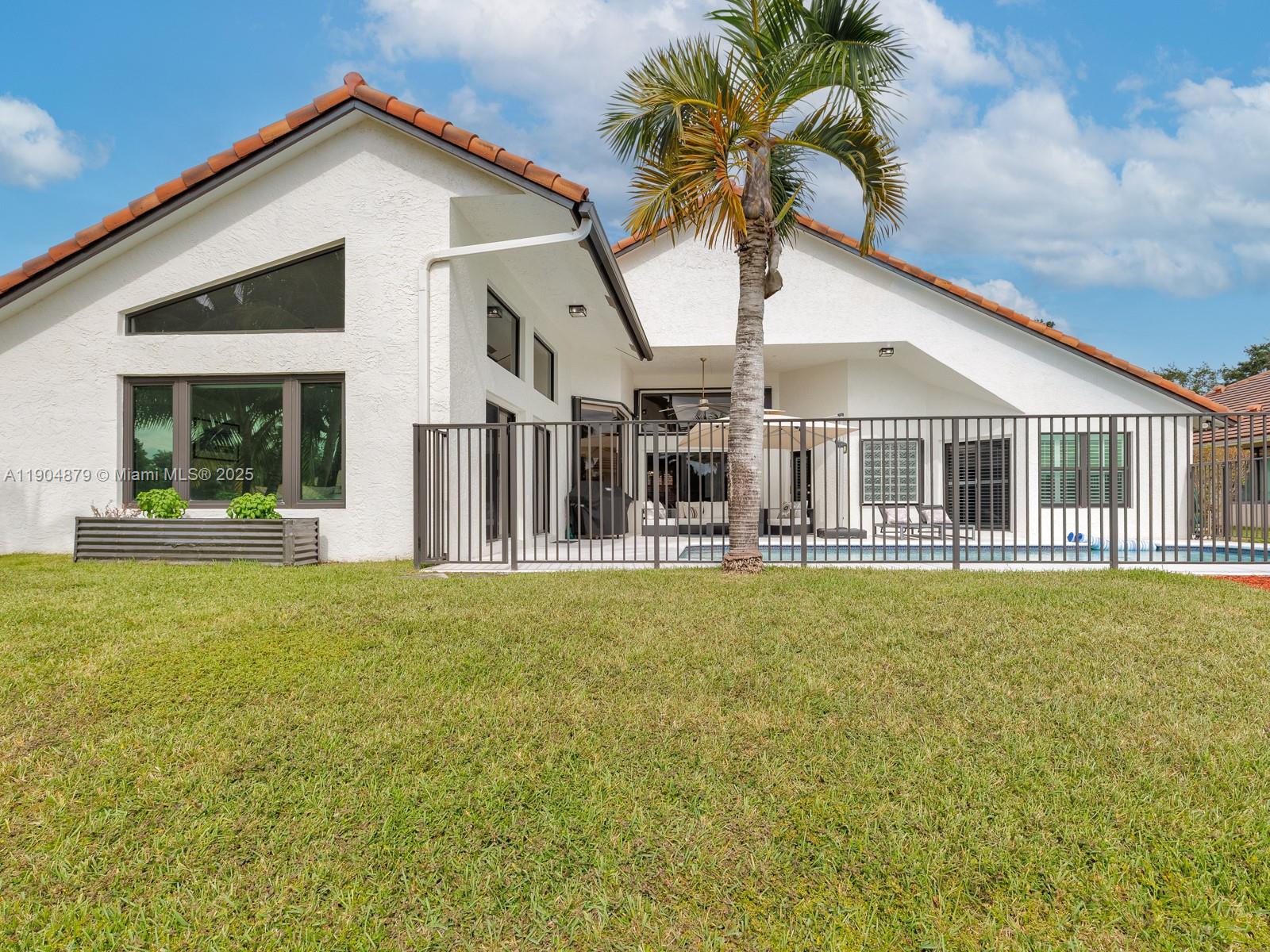 COUNTRY ISLES - Residential