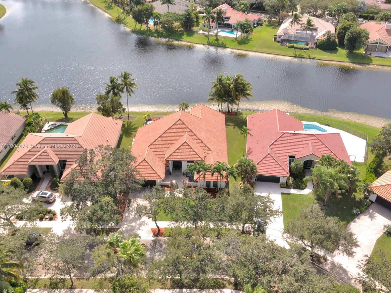 COUNTRY ISLES - Residential