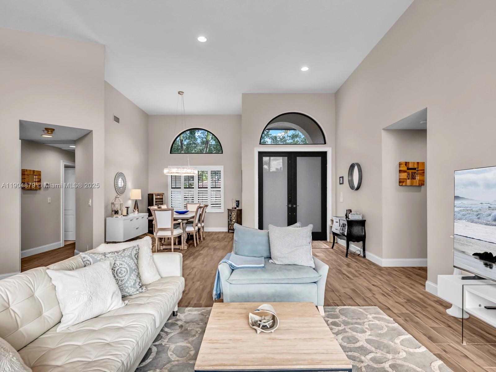 COUNTRY ISLES - Residential