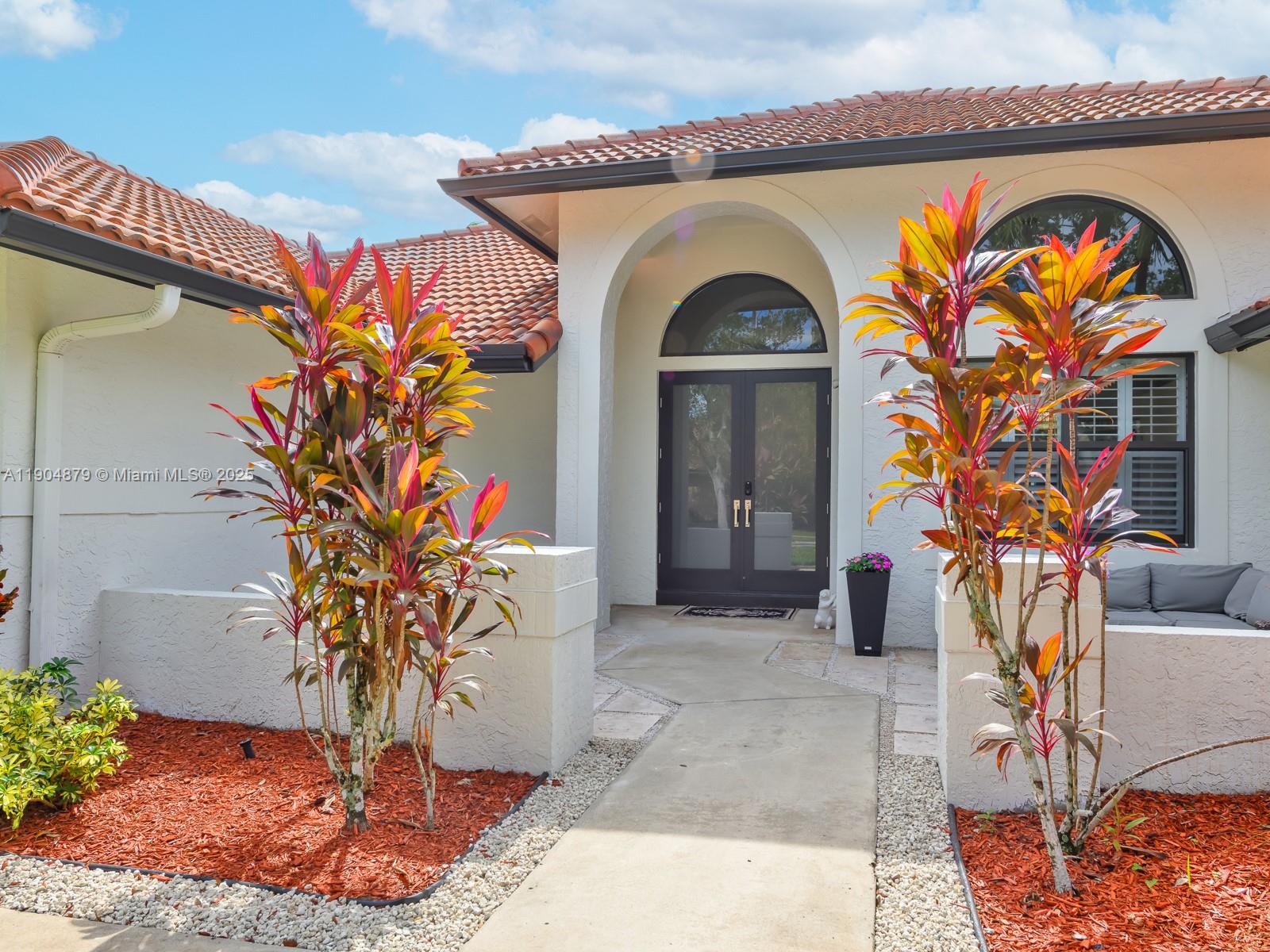 COUNTRY ISLES - Residential