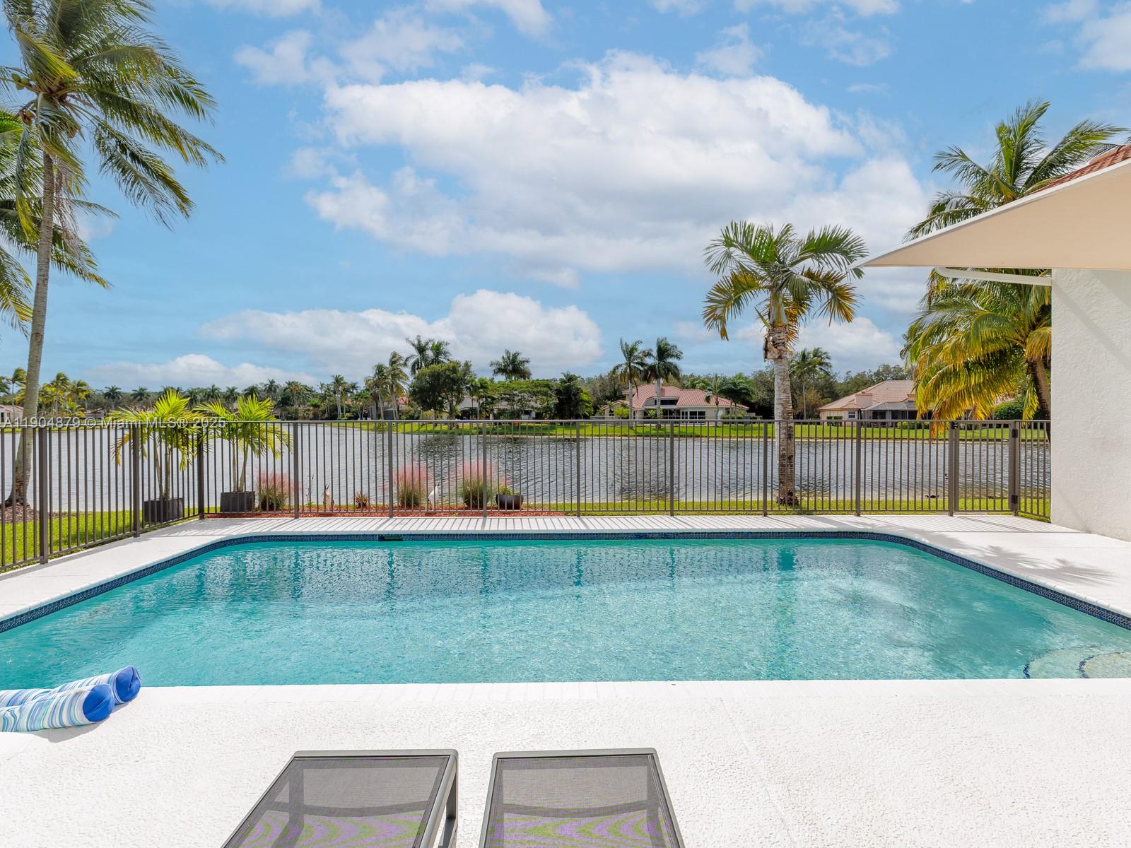 COUNTRY ISLES - Residential