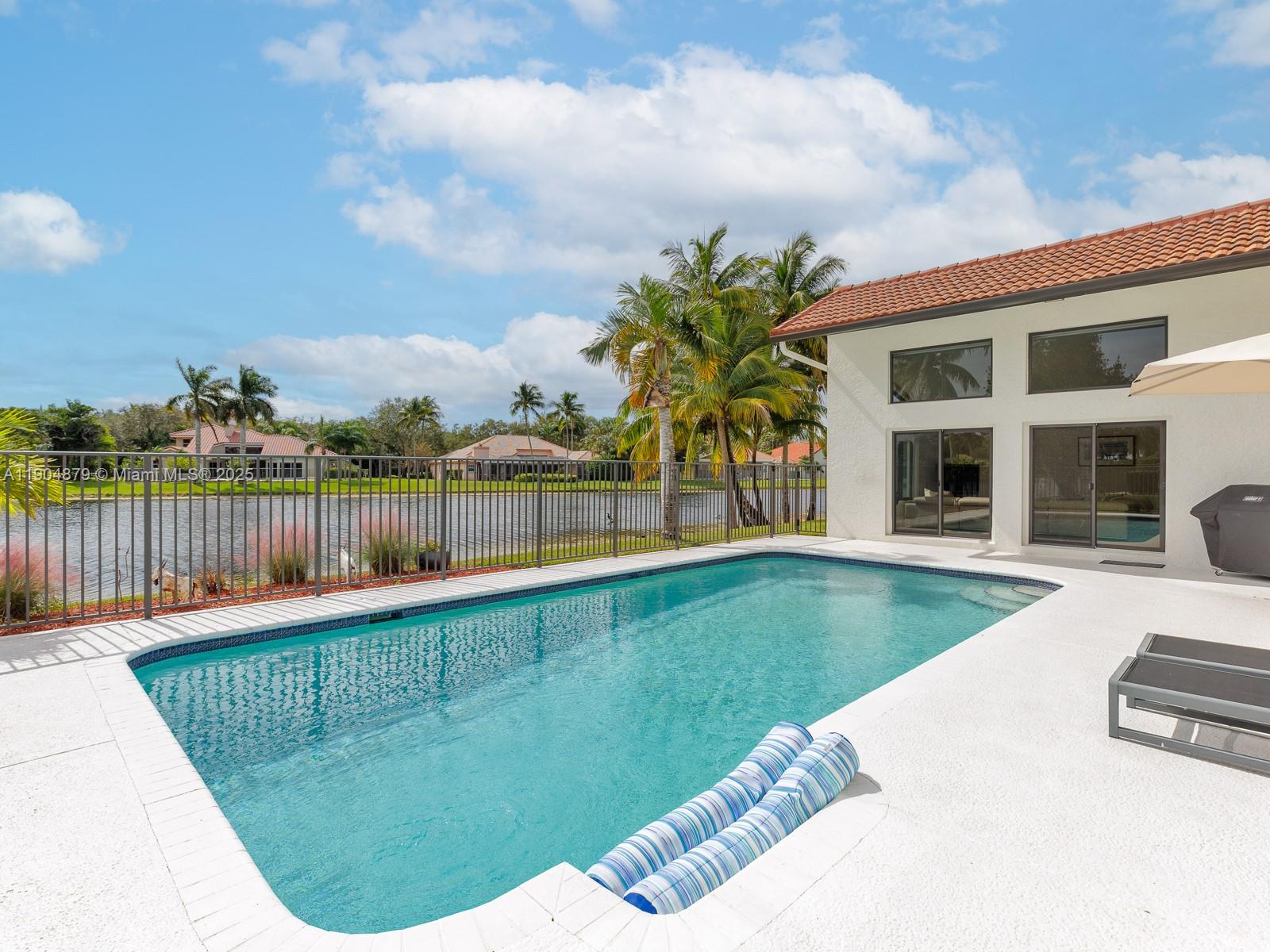 COUNTRY ISLES - Residential