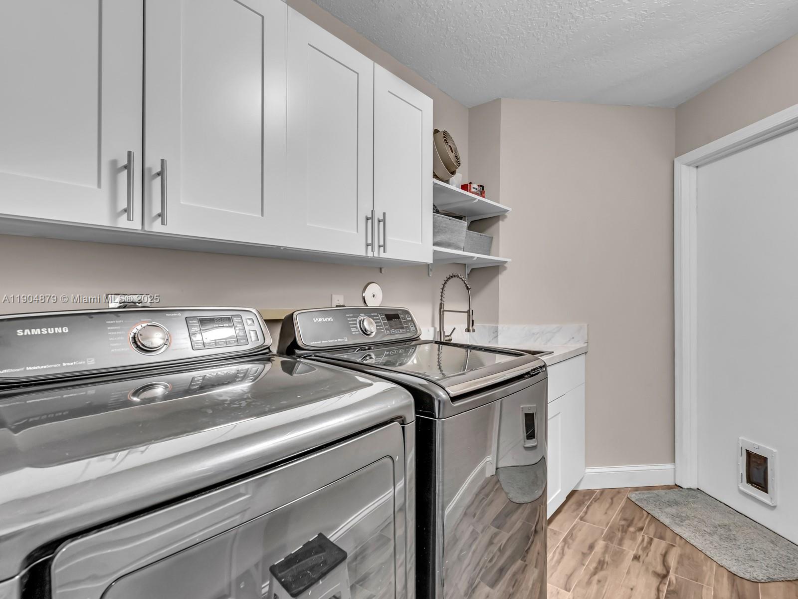 COUNTRY ISLES - Residential