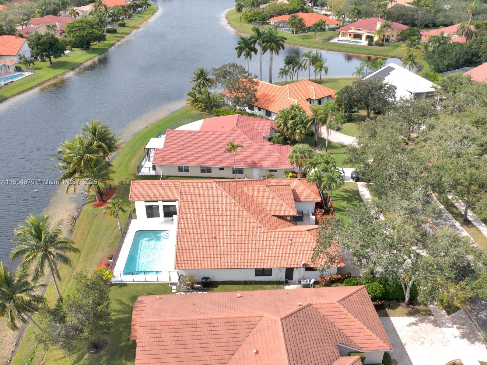 COUNTRY ISLES - Residential