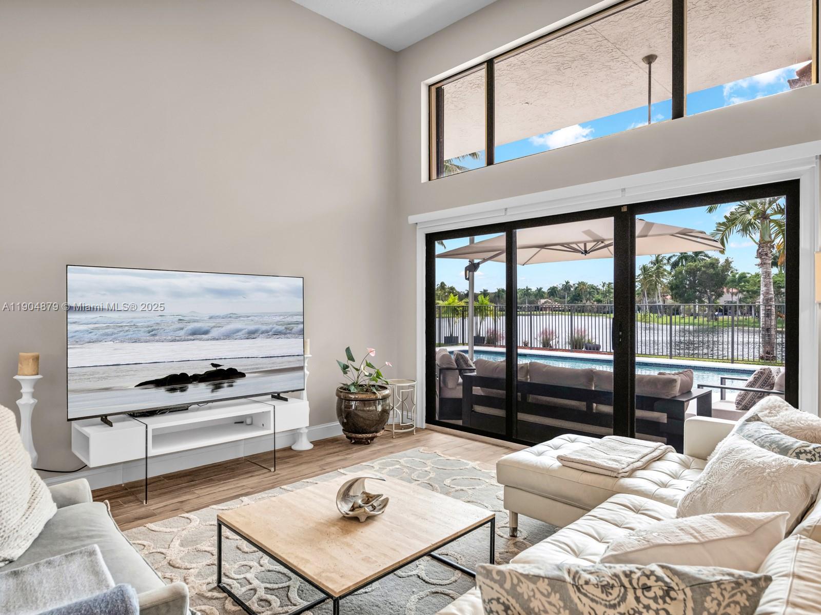 COUNTRY ISLES - Residential