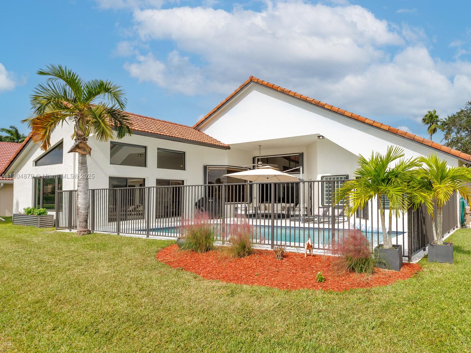 COUNTRY ISLES - Residential