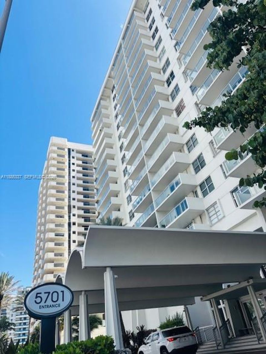 Oceanfront condominium located on Millionaires’ Row Arlen Beach Condo. 1 bedrooms and 2 bathrooms.The building provides an extensive selection of amenities, including a fitness center, movie theater, library, oceanfront barbecue area, party room, valet service, and beach and pool attendants. Additional conveniences include an on-site restaurant and full-service salon.
