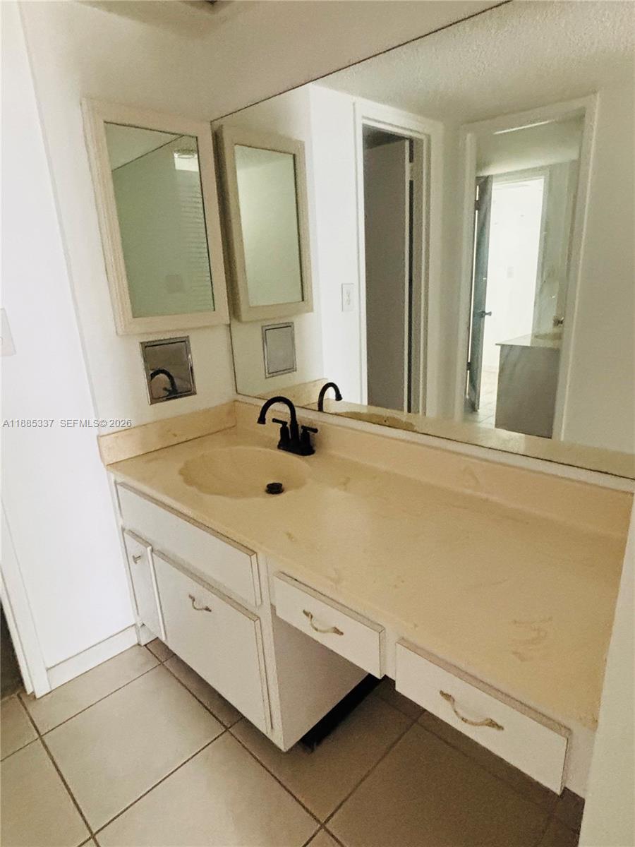 ARLEN BEACH CONDO - Residential