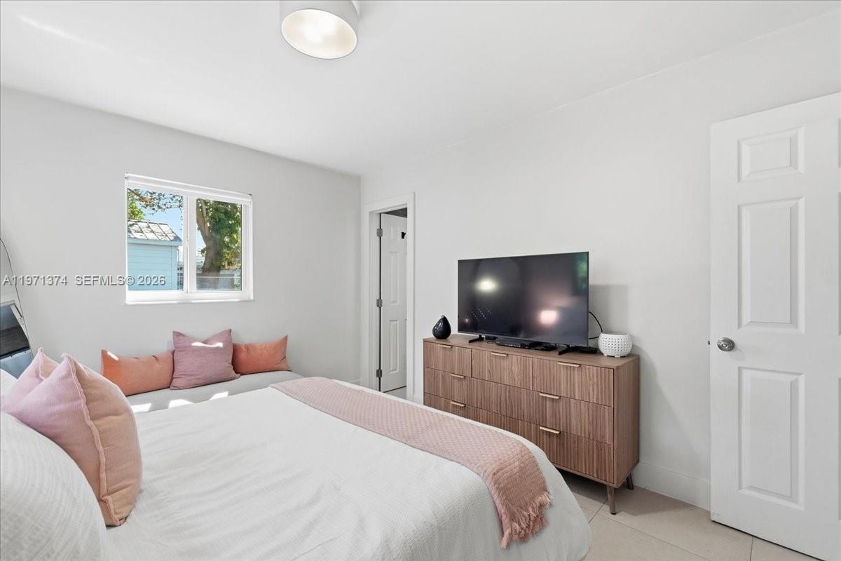 UNIV GARDENS SUB NO 5 - Residential