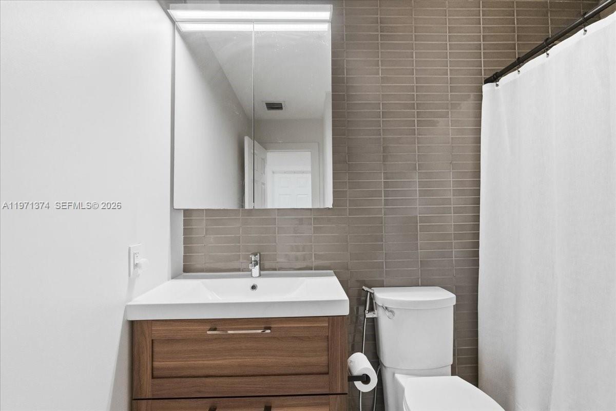 UNIV GARDENS SUB NO 5 - Residential