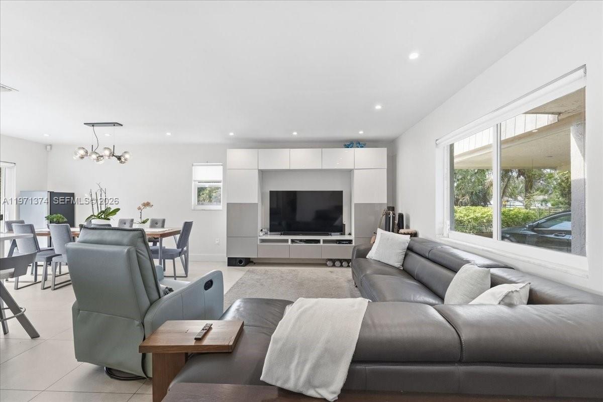 UNIV GARDENS SUB NO 5 - Residential