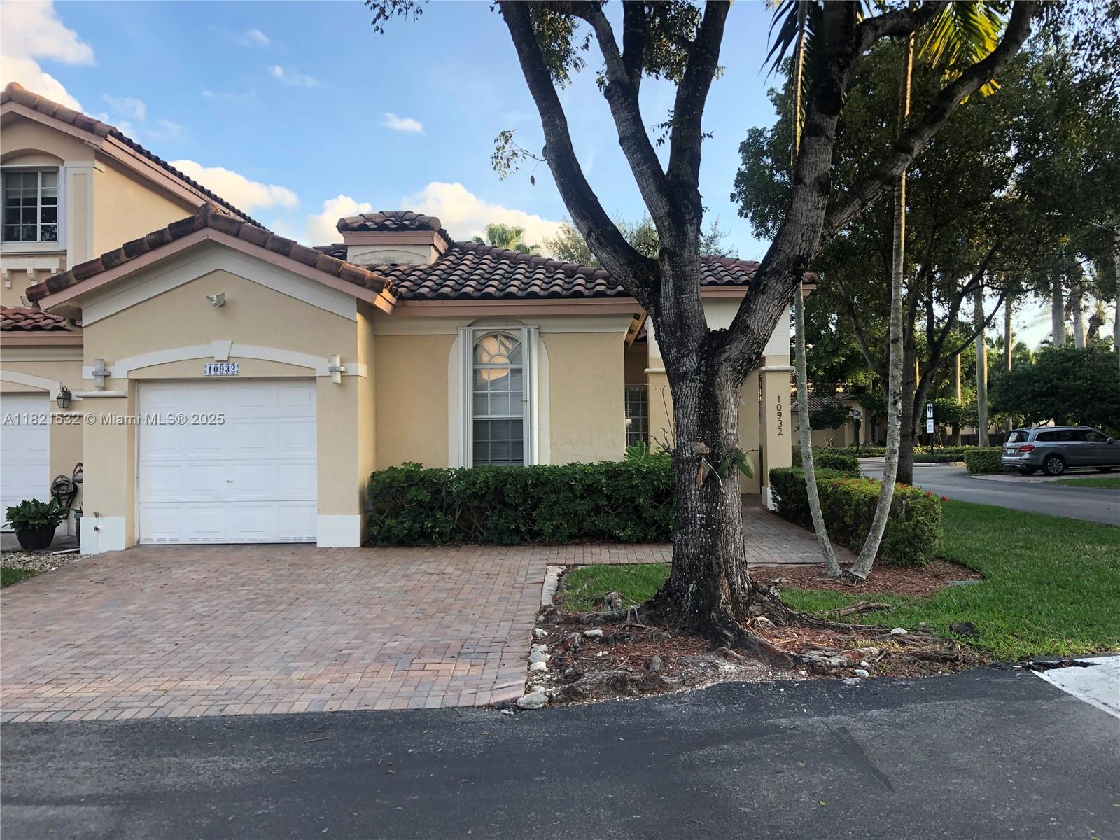 10932 Nw 69 St, Doral, Miami-Dade County, Florida - 2 Bedrooms  
2 Bathrooms - 