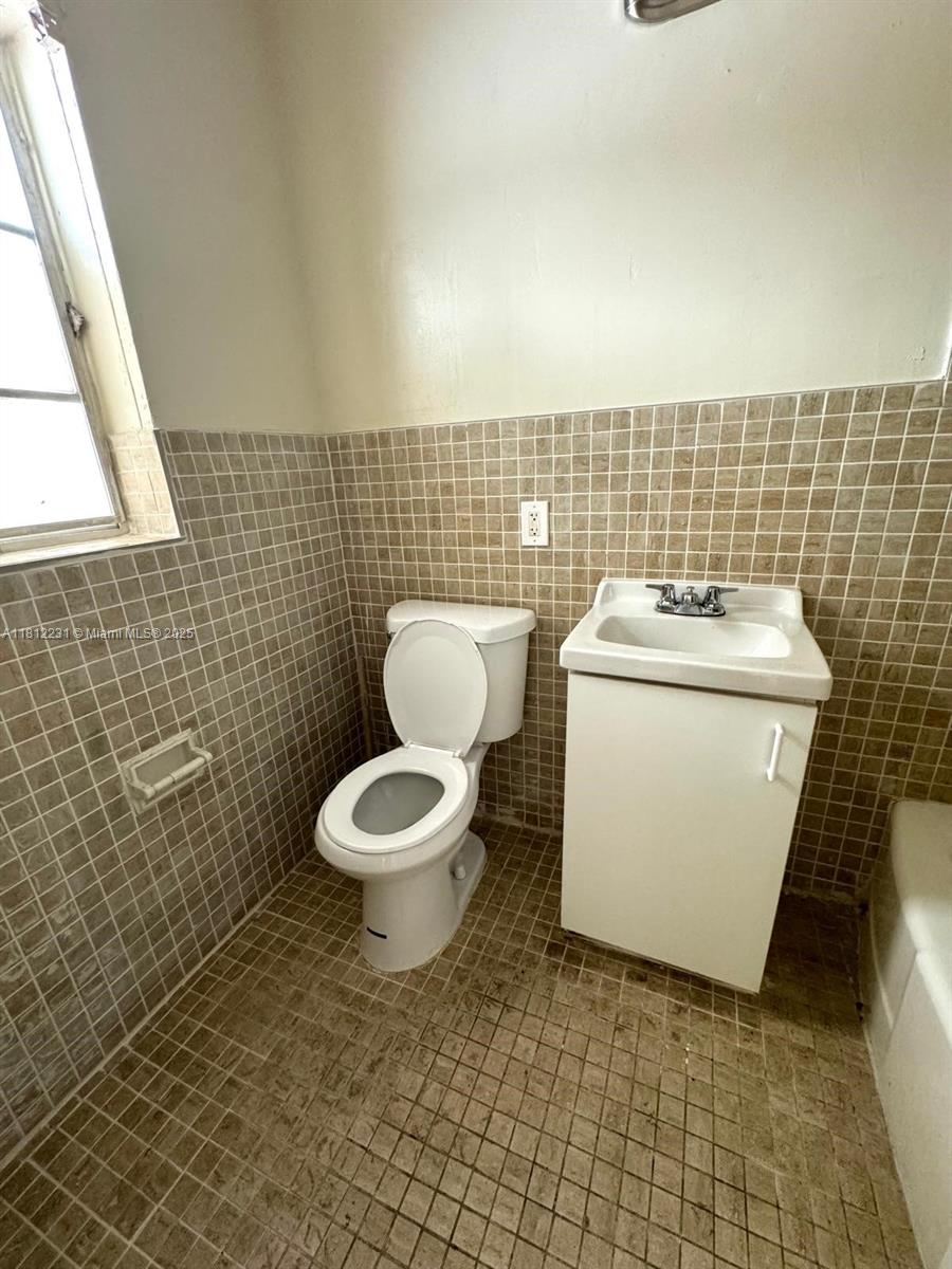 ISLE OF NORMANDY MIAMI VI - Residential Lease