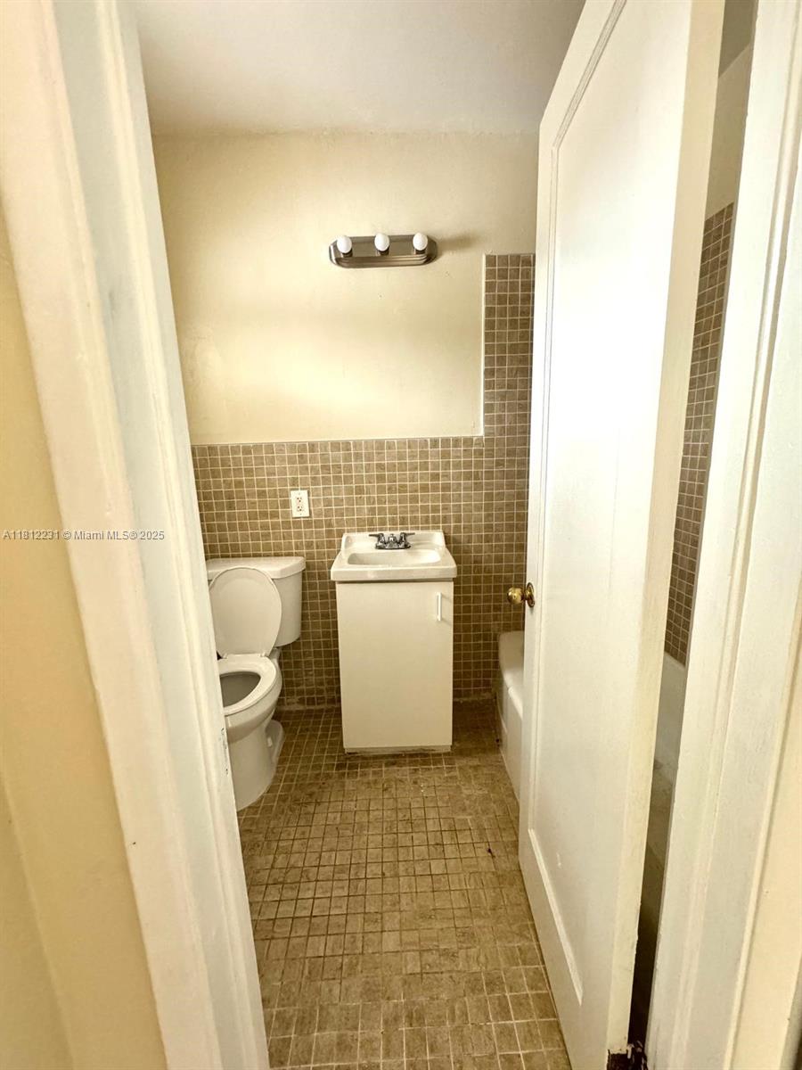 ISLE OF NORMANDY MIAMI VI - Residential Lease