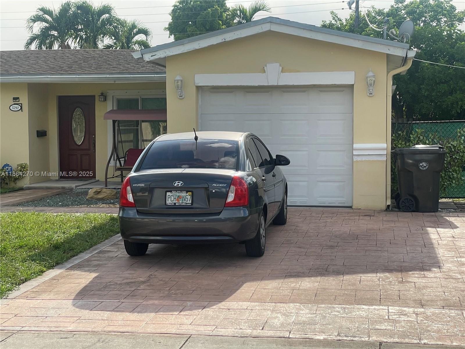 Nice home available for rent, centrally located close to 441 and Oakland Park Blvd. 2 full bedrooms and 1 full bath-garage area not included. Open kitchen with granite top and newer appliances. Very spacious setup with separate living room, dining room and a florida room with a seperate access to rear yard. Washer/Dryer combo inside. $500 for utilities includes electric/water/trash/grass cut.