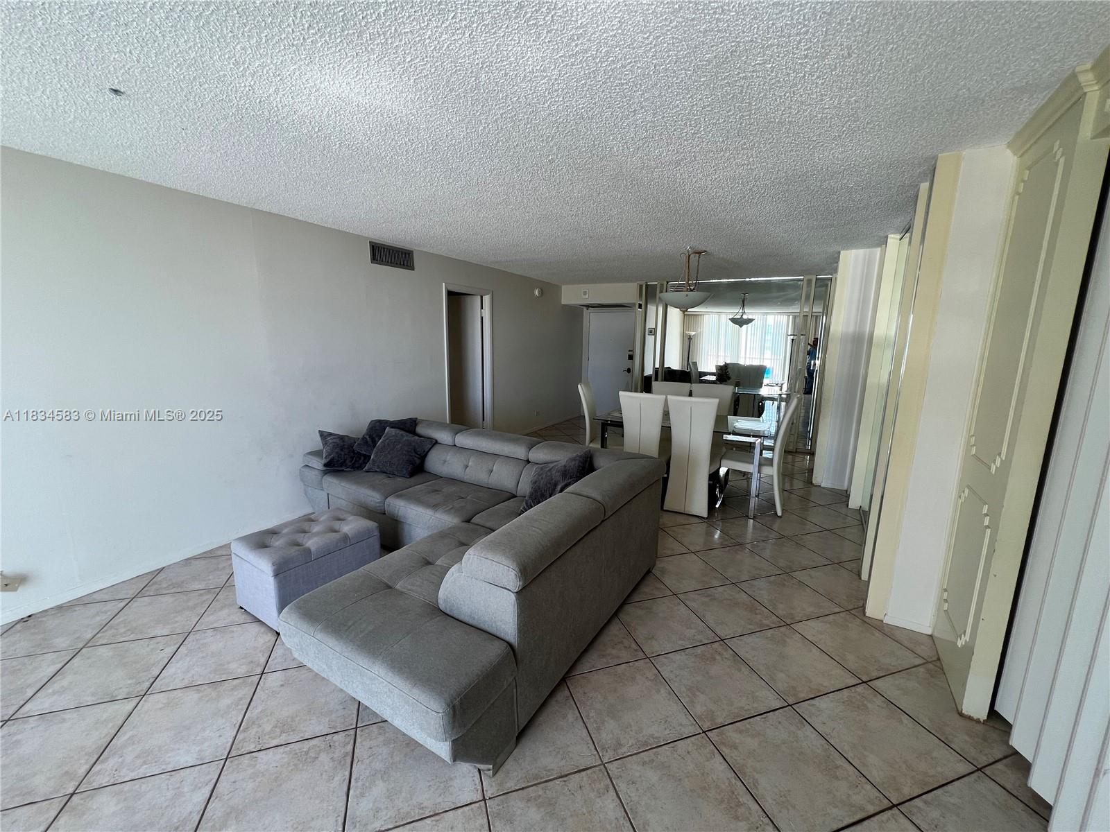6039 Collins Ave 1034