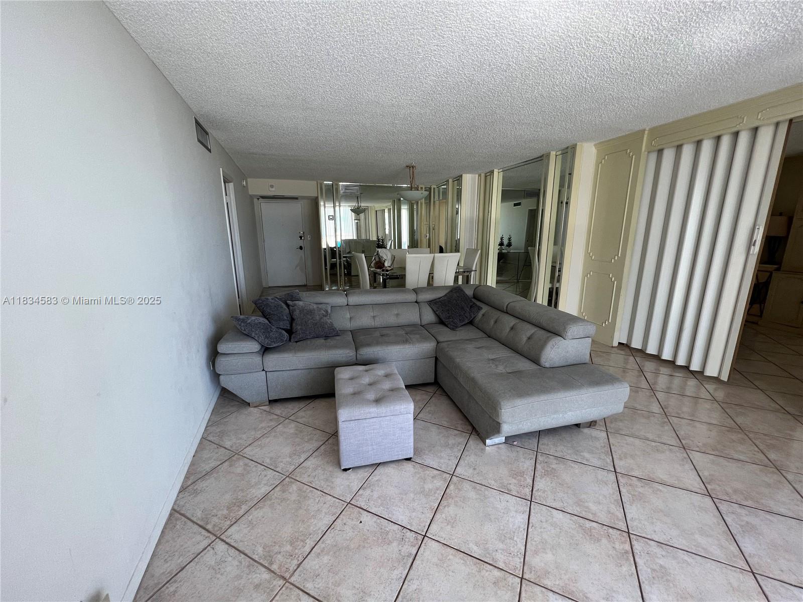6039 Collins Ave 1034
