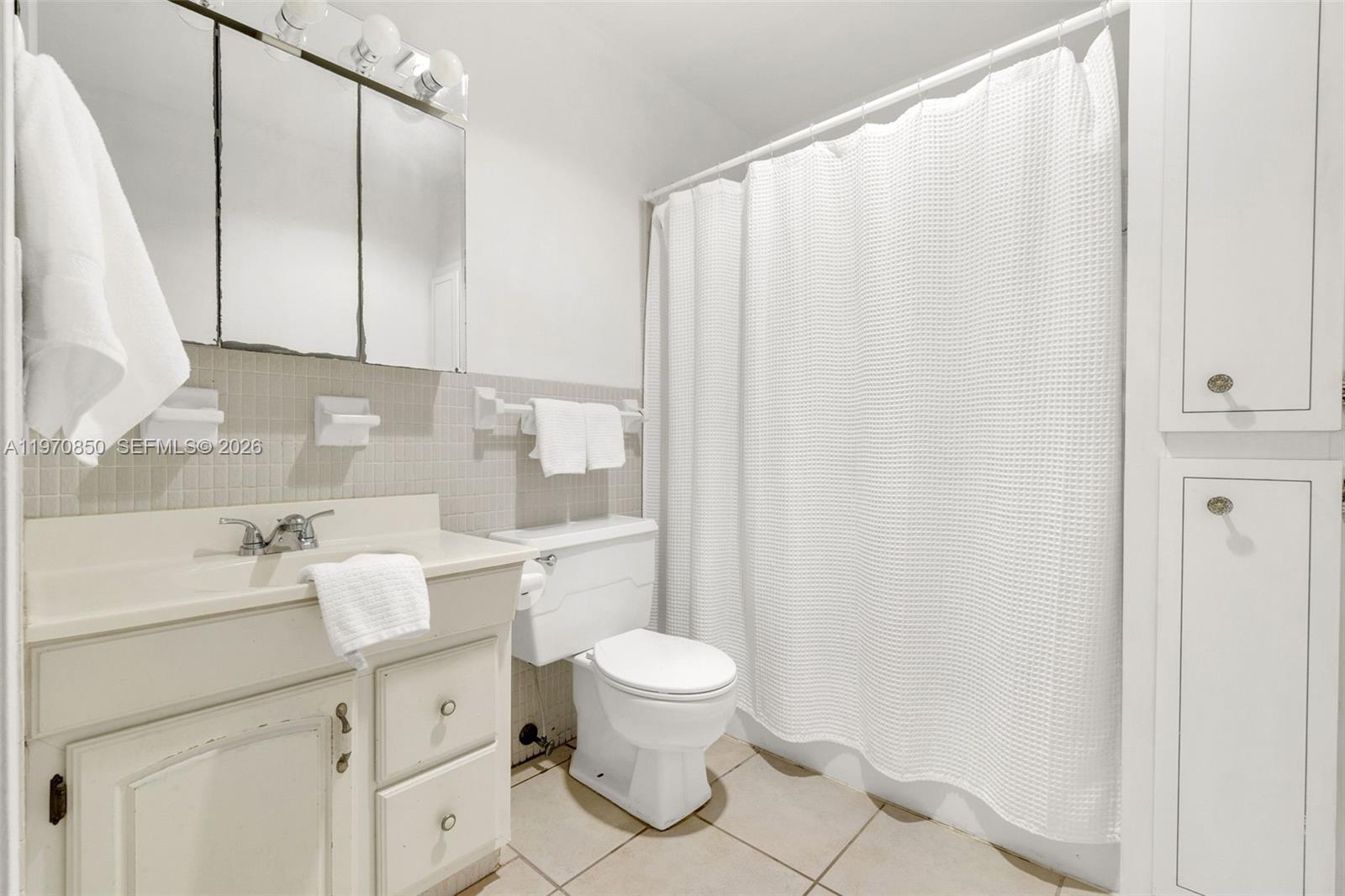 IMPERIAL POINT COLONNADES - Residential