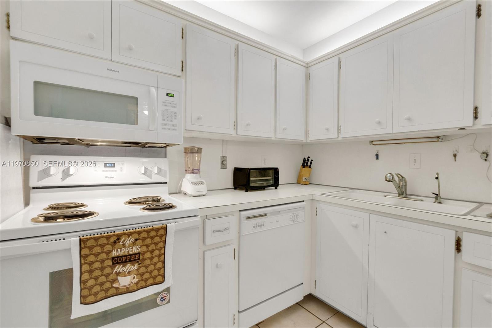 IMPERIAL POINT COLONNADES - Residential