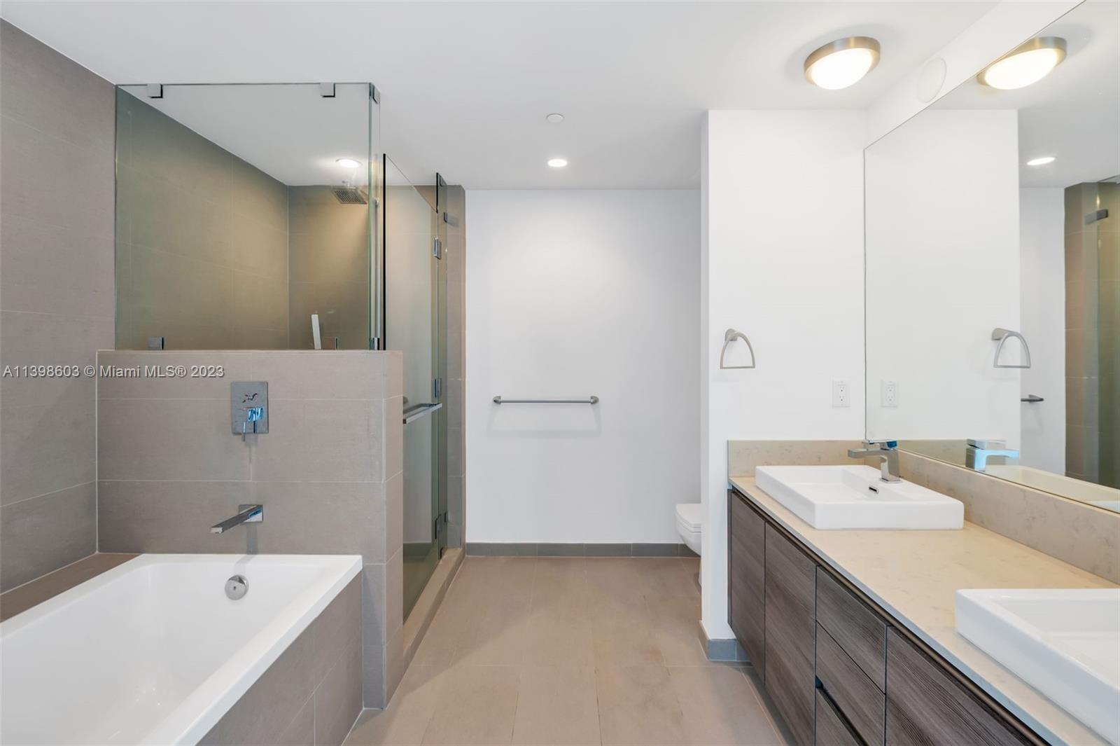 THE BOND (1080 BRICKELL) - Residential