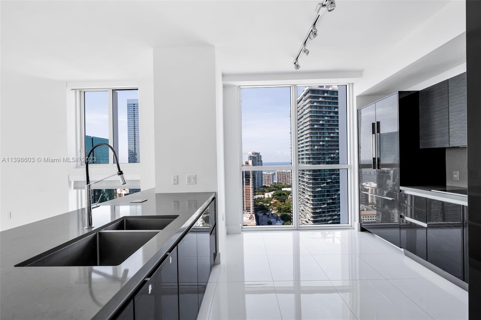 THE BOND (1080 BRICKELL) - Residential