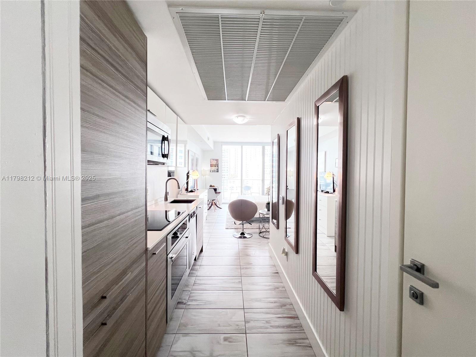 1300 Brickell Bay Dr 1813