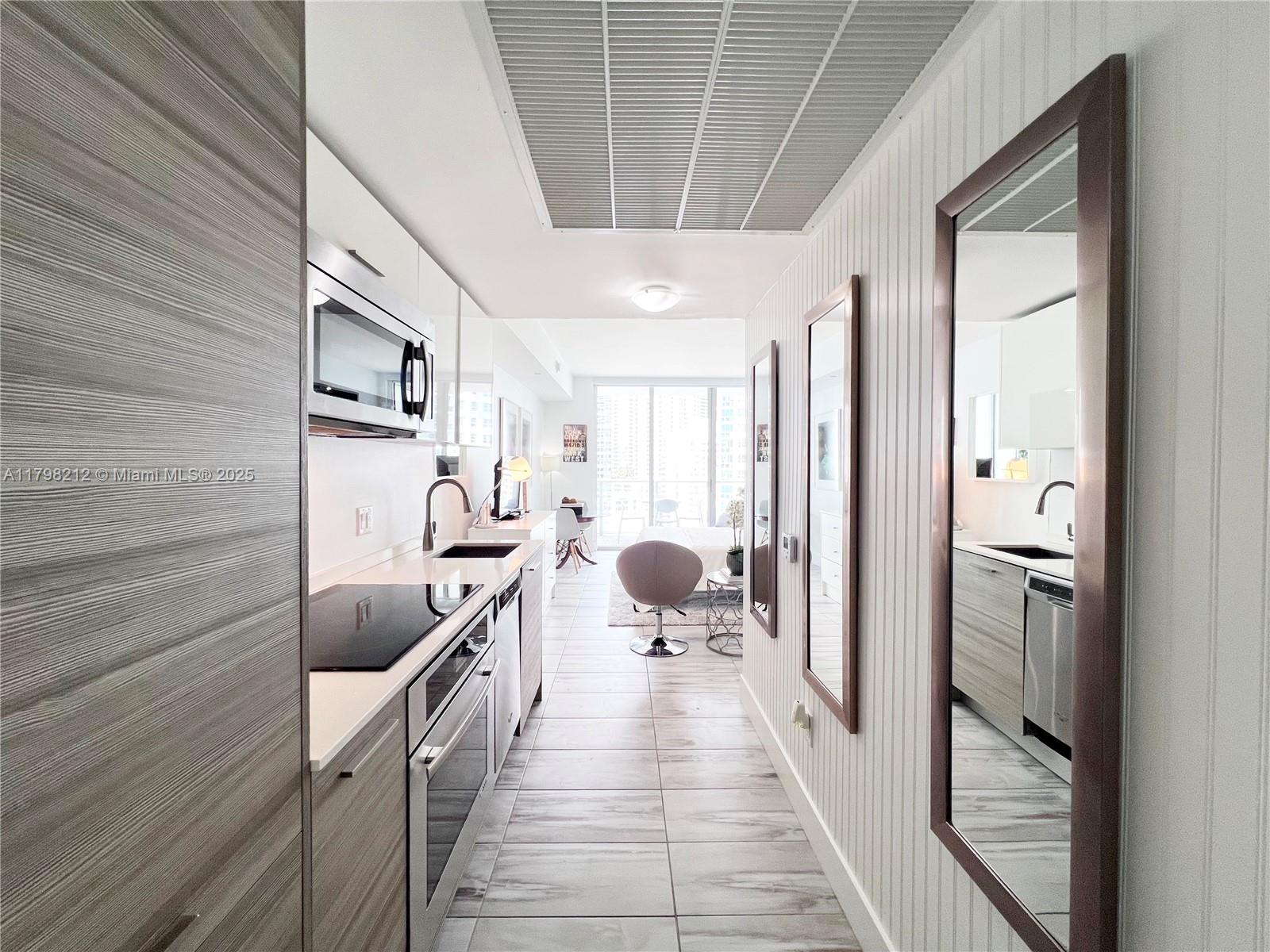 1300 Brickell Bay Dr 1813